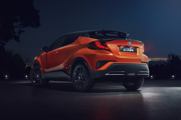 Toyota C-HR 2020 schräg hinten