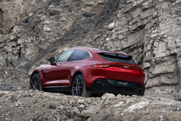 Aston Martin DBX Gelände