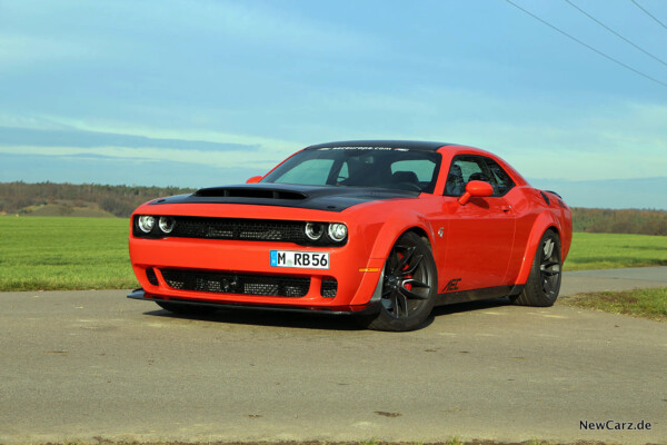 Dodge Challenger SRT Hellcat XR Posing