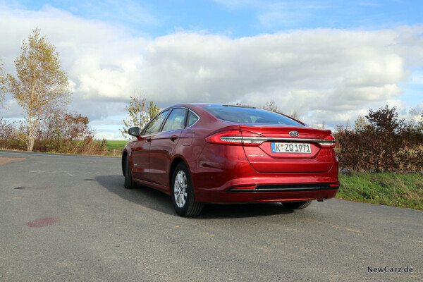 Mondeo Heck auf Straße