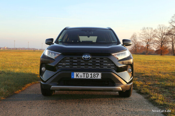 Toyota RAV4 Hybrid Front