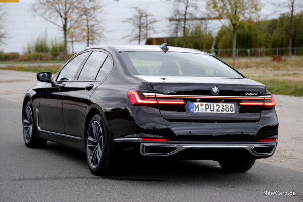 BMW 730d xDrive Facelift schwarz hinten