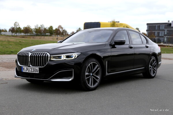 BMW 730d xDrive LCI Front