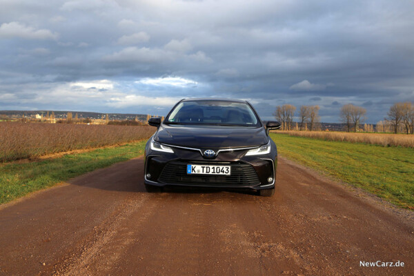 Toyota Corolla Limousine Front