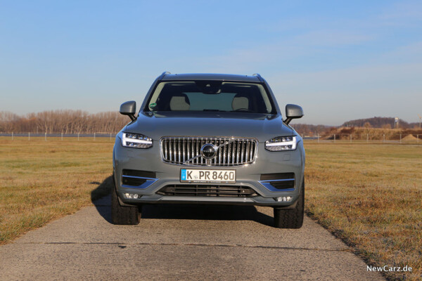 Volvo XC90 B5 Front