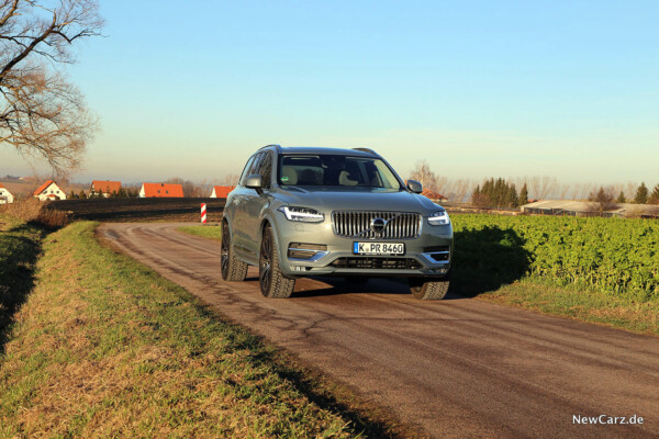 Volvo XC90 B5 schräg vorne rechts