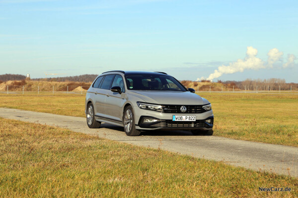 VW Passat Variant Facelift schräg vorn rechts