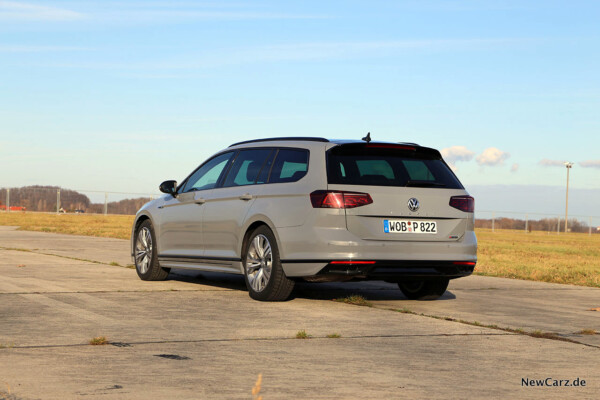 VW Passat Variant Facelift schräg hinten links