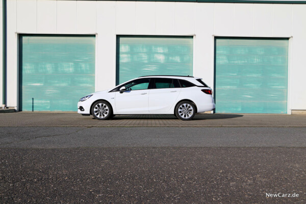 Opel Astra Sports Tourer Seite