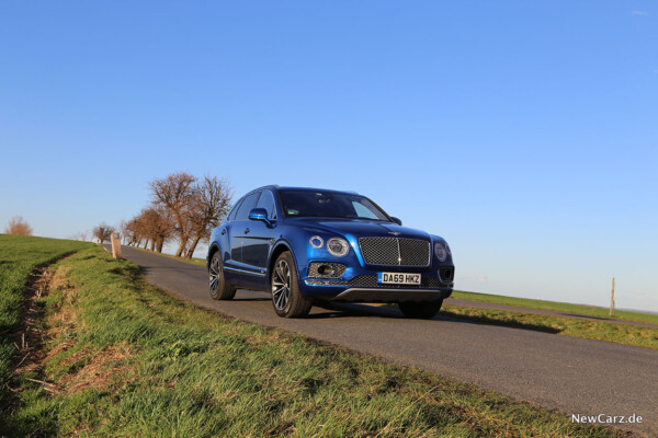 Bentley Bentayga Hybrid schräg vorn rechts