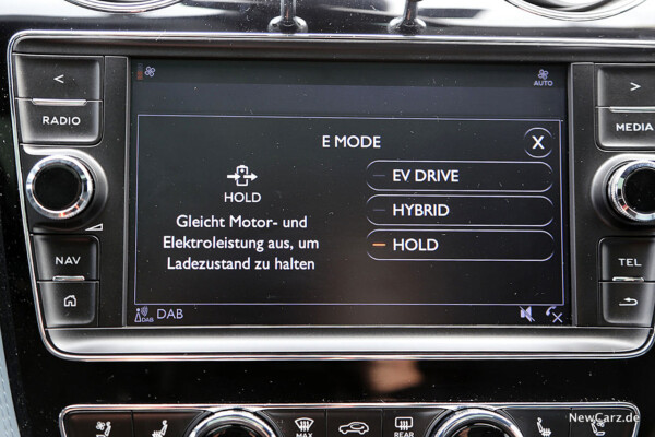 Center-Screen Bentayga Hybrid