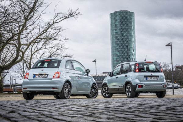 Fiat 500 und Fiat Panda Hybrid von hinten