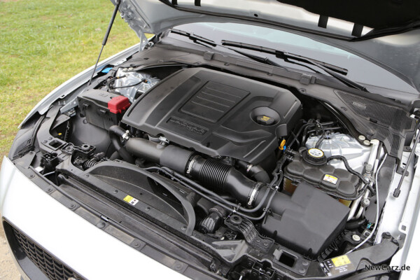 Motorraum im Jaguar XE