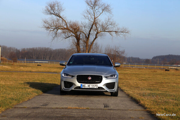 Jaguar XE Front