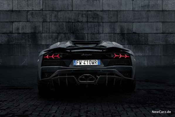 Lamborghini Aventador S Roadster Heckansicht 