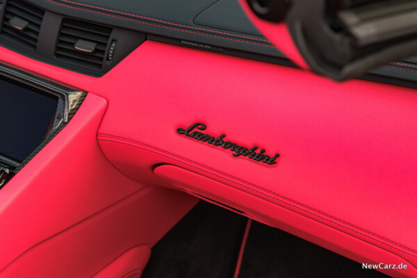 Lamborghini Schriftzug