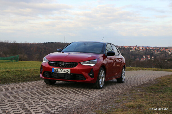 Opel Corsa GS Line schräg vorne links