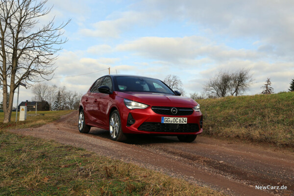 Opel Corsa GS Line schräg vorne rechts