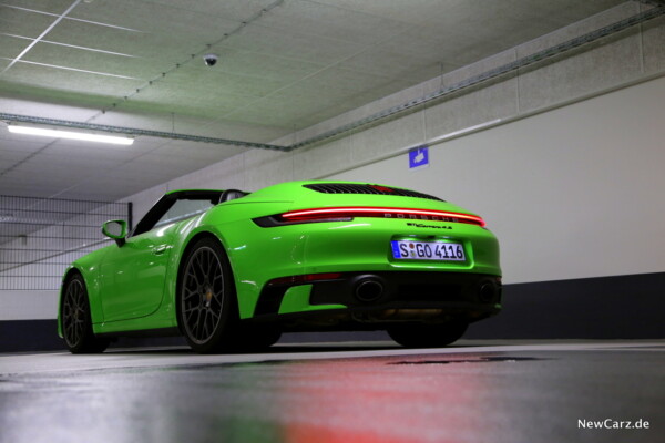 Porsche 911 Carrera 4S Cabriolet giftgrün