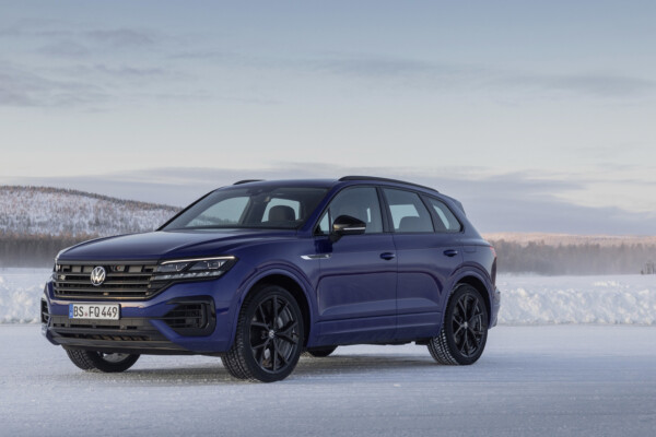 VW Touareg R schräg vorn links