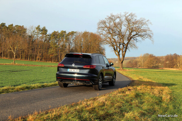 VW Touareg V6 TSI schräg hinten rechts