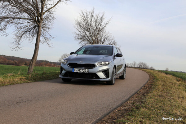 Kia Ceed SW schräg vorne links