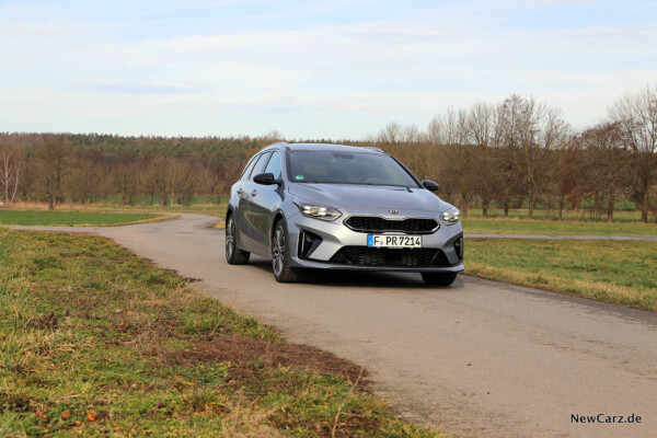 Kia Ceed SW schräg vorn rechts