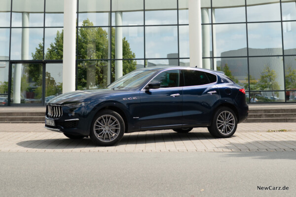 Maserati Levante Blu Nobile