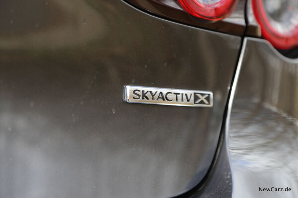 Skyactiv-X Plakette