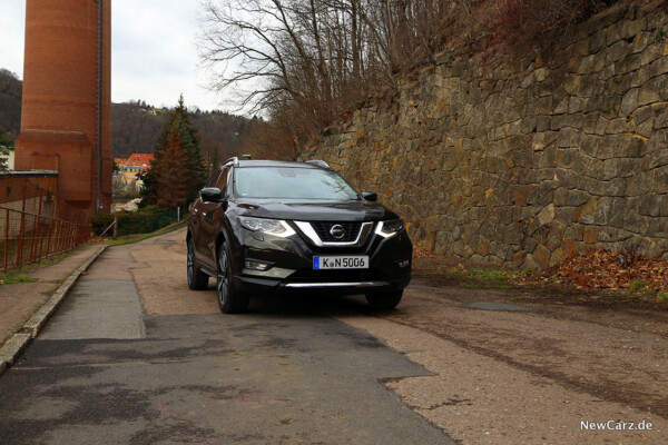 SUV schräg vorne rechts