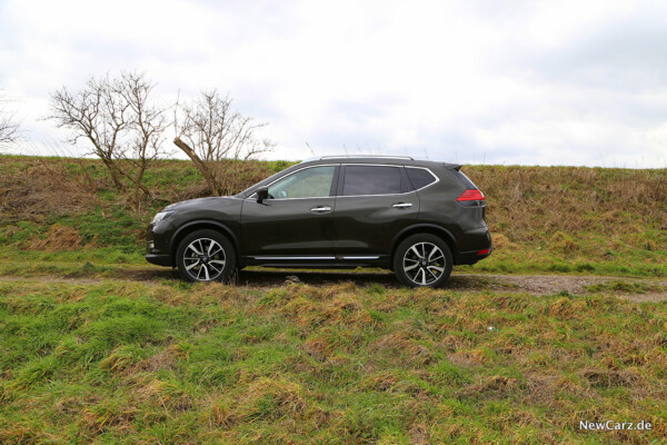 Nissan X-Trail AWD Seite