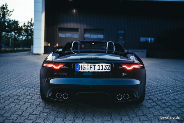 Jaguar F-Type R Heck