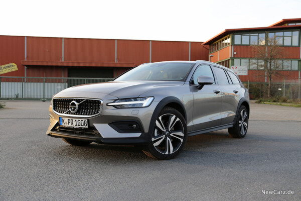 Volvo V60 Cross Country schräg vorne links