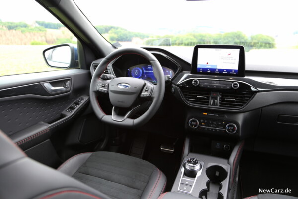 Ford Kuga PHEV Innenraum