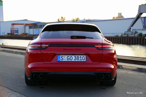 Porsche Panamera GTS Sport Turismo close