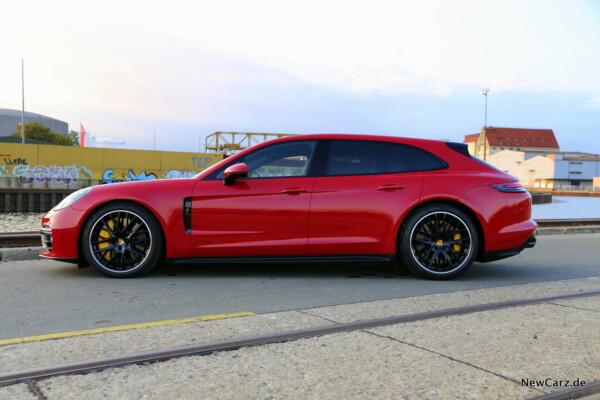 Porsche Panamera GTS Sport Turismo Seite