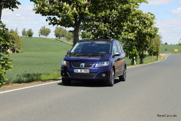 Seat Alhambra FR-Line schräg vorne links