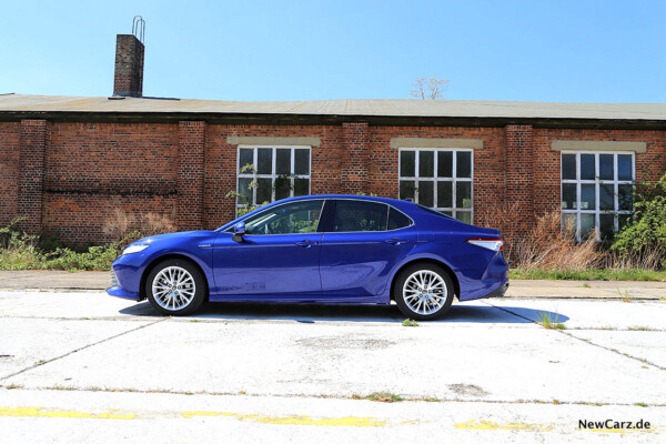 Toyota Camry Hybrid linke Seite