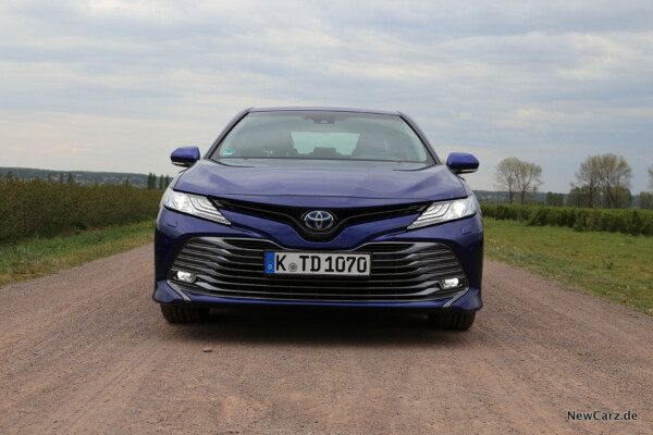Toyota Camry Hybrid Front