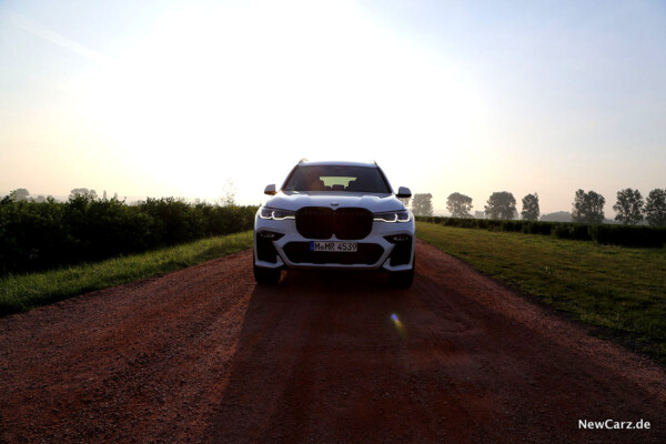 BMW X7 Sonnenaufgang