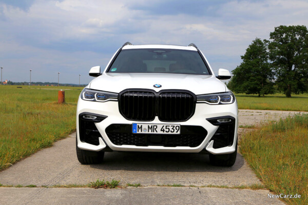 BMW X7 Front