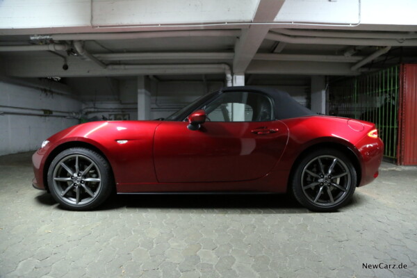 Mazda MX-5 Roadster geschlossen