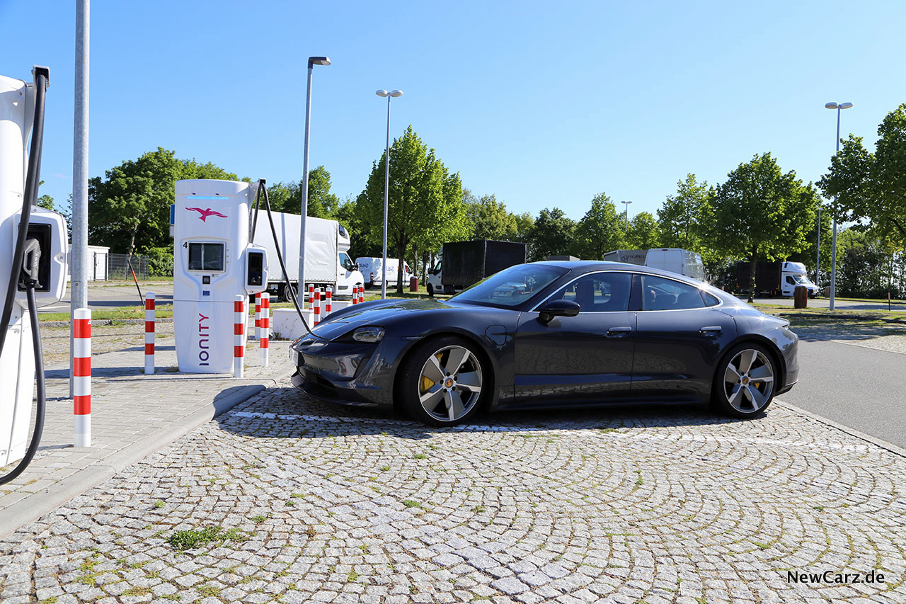 Porsche Taycan Turbo S Ladestation