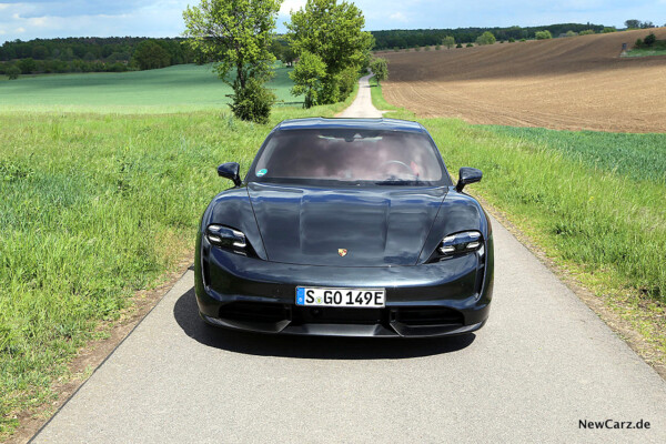 Porsche Taycan Turbo S Front oben