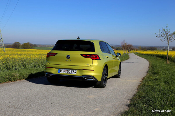 VW Golf VIII schräg hinten rechts