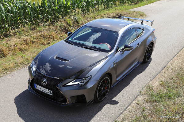 Lexus RC-F Track Edition schräg oben vorn links