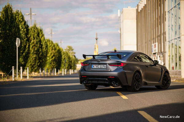 Lexus RC-F Track Edition schräg hinten rechts