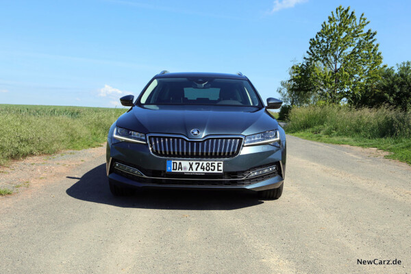 Skoda Superb Combi iV Front