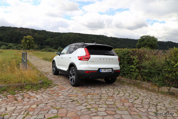 Volvo XC40 T5 Recharge schräg hinten links