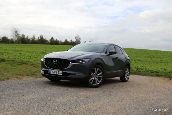 Mazda CX-30 vorne schräg links